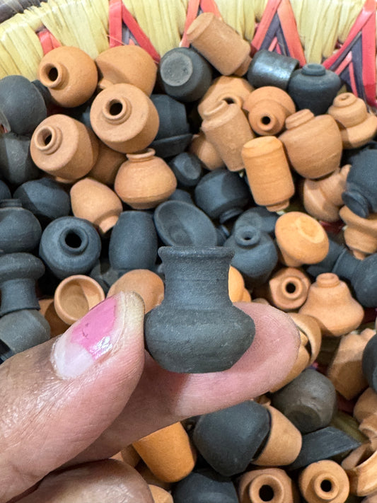 Miniature handcrafted clay pot - under 1 inch - single