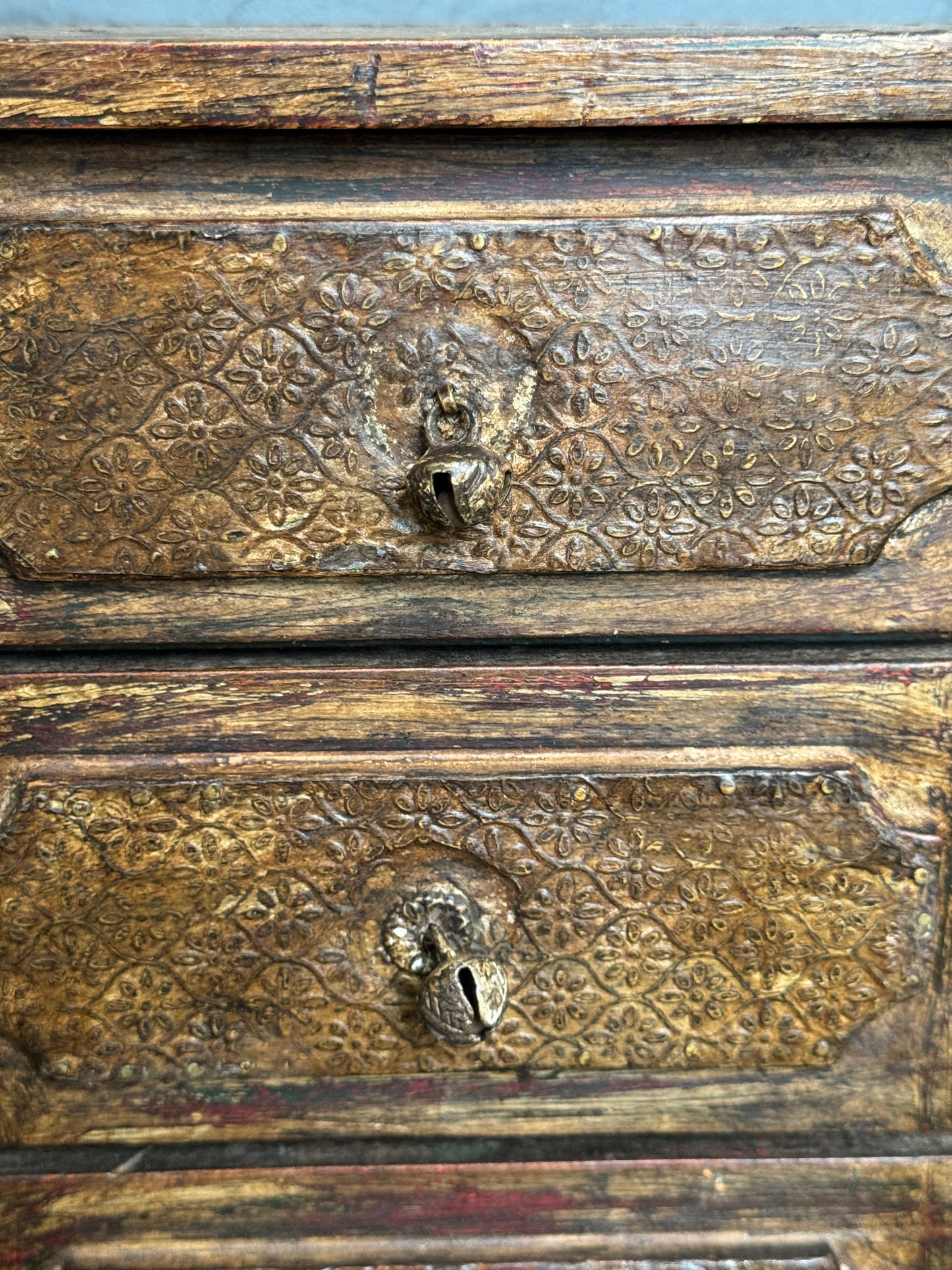 Wooden 4 drawer cabinet in vintage look