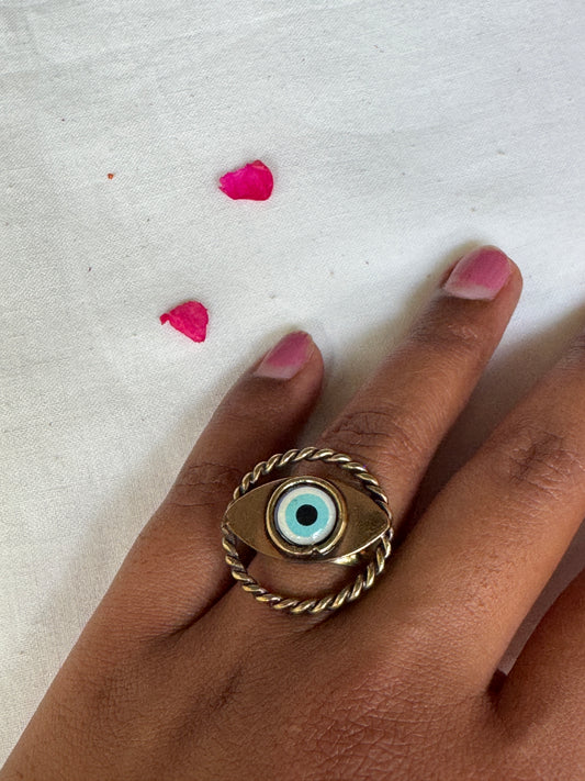 Nazariya / evil eye finger ring in brass and copper