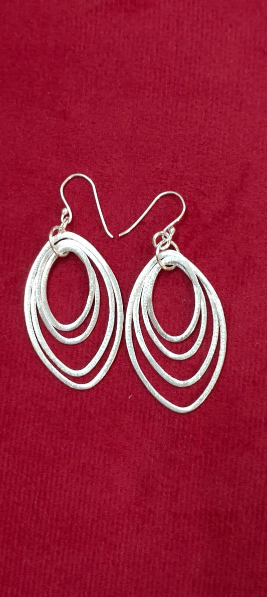 Concentric ovals hooks earrings in 92.5 sterling silver