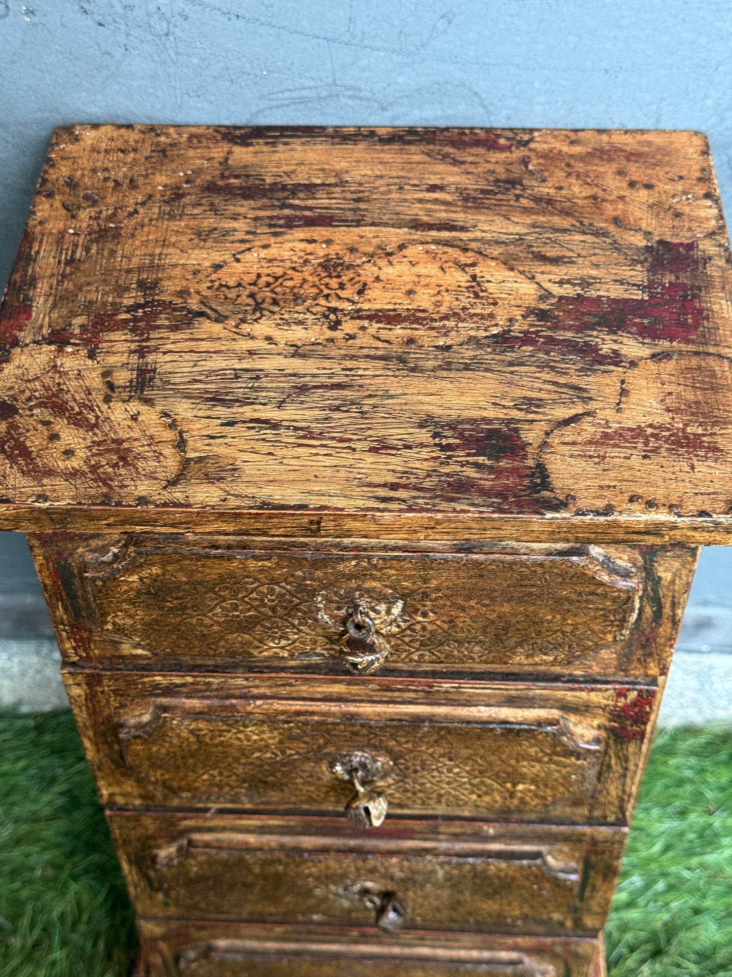 Wooden 4 drawer cabinet in vintage look