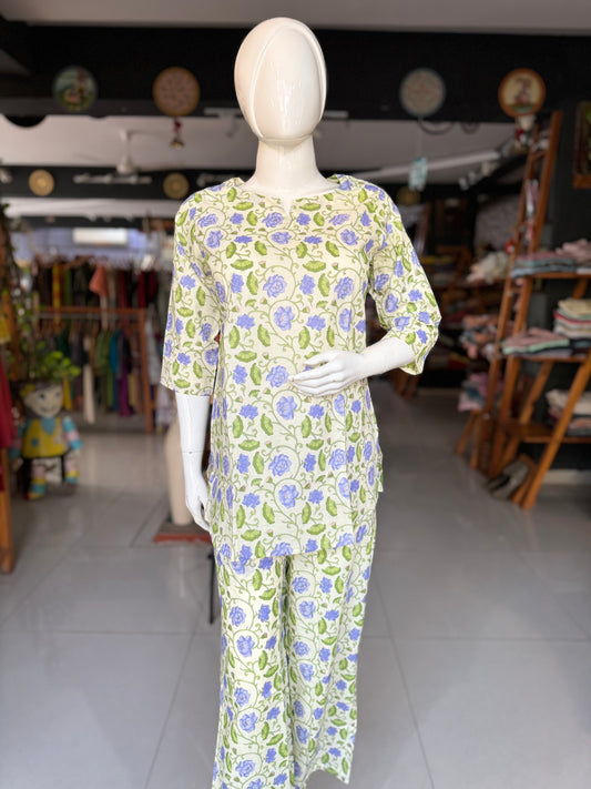 Light green floral printed cotton lounge wear set