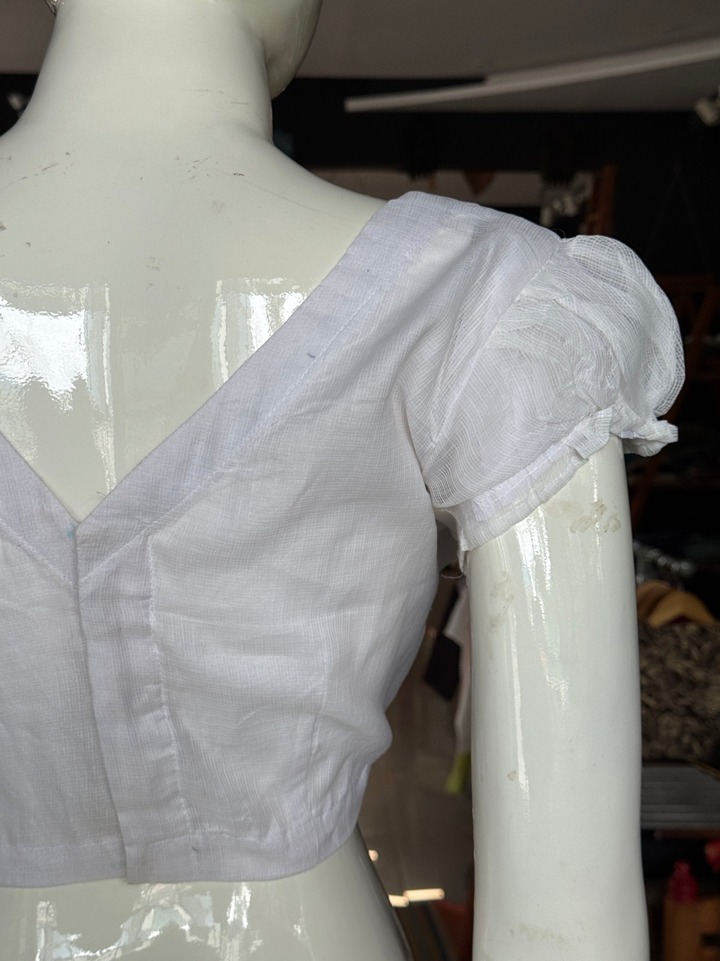 White kota cotton back open blouse with puff sleeves