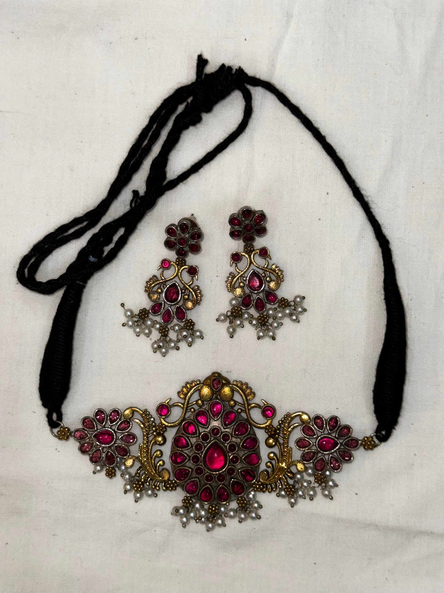 Pink stones choker and earrings set in gold tone