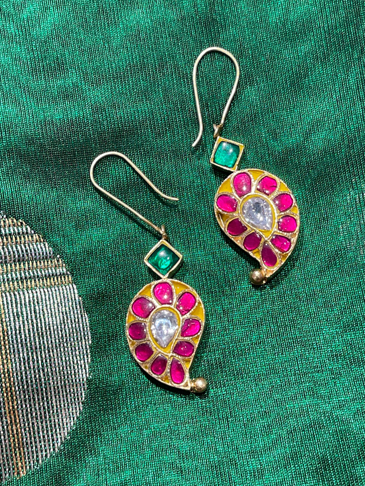 Paisley pink and green stones hooks - Gold polish 92.5 sterling silver