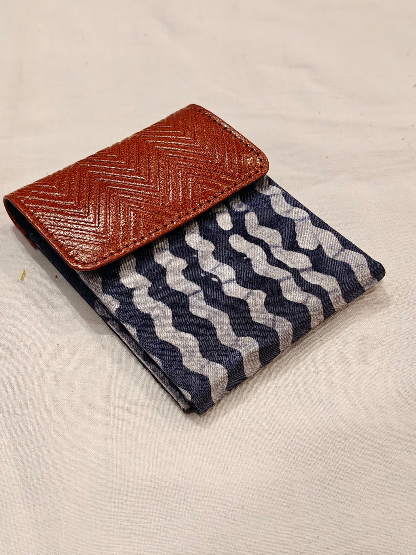 Cards and cash holder with 3 pockets - handcrafted fabrics and leather based