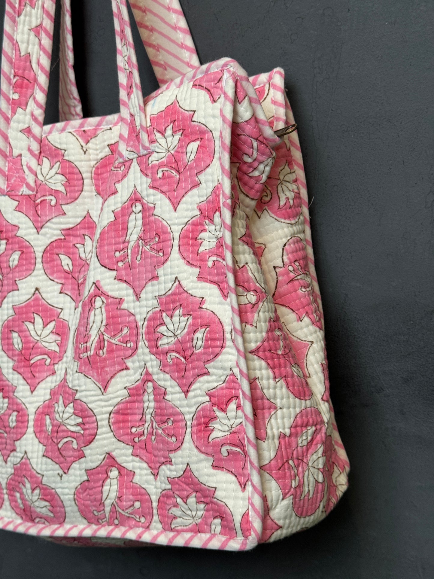 Lunch bag in hand block printed cotton with zipper closure