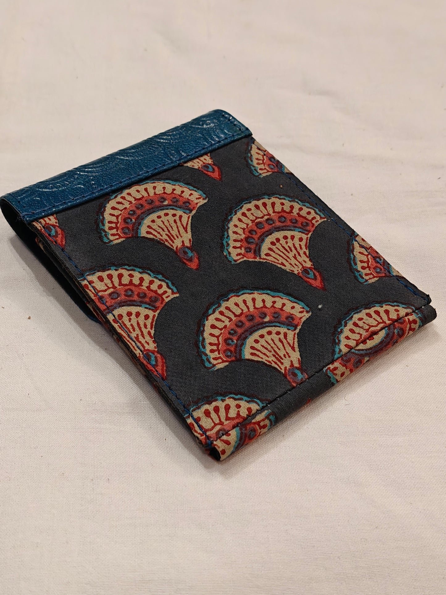 Cards and cash holder with 3 pockets - handcrafted fabrics and leather based