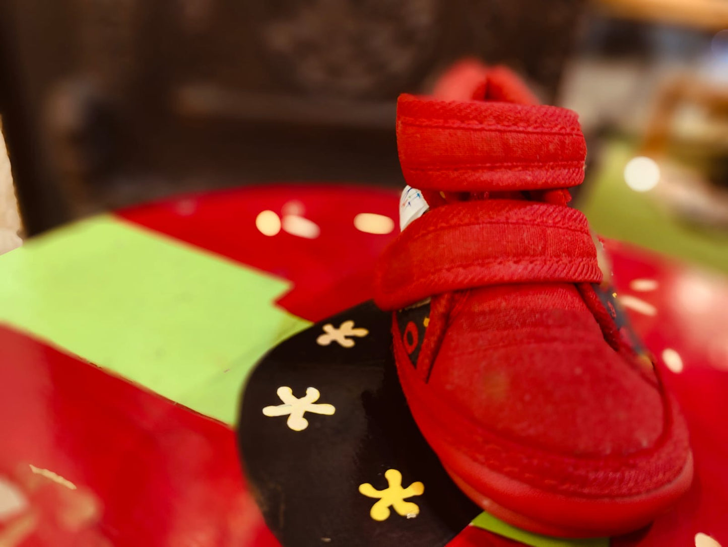 Toddlers colorful squeaky shoes - multiple designs
