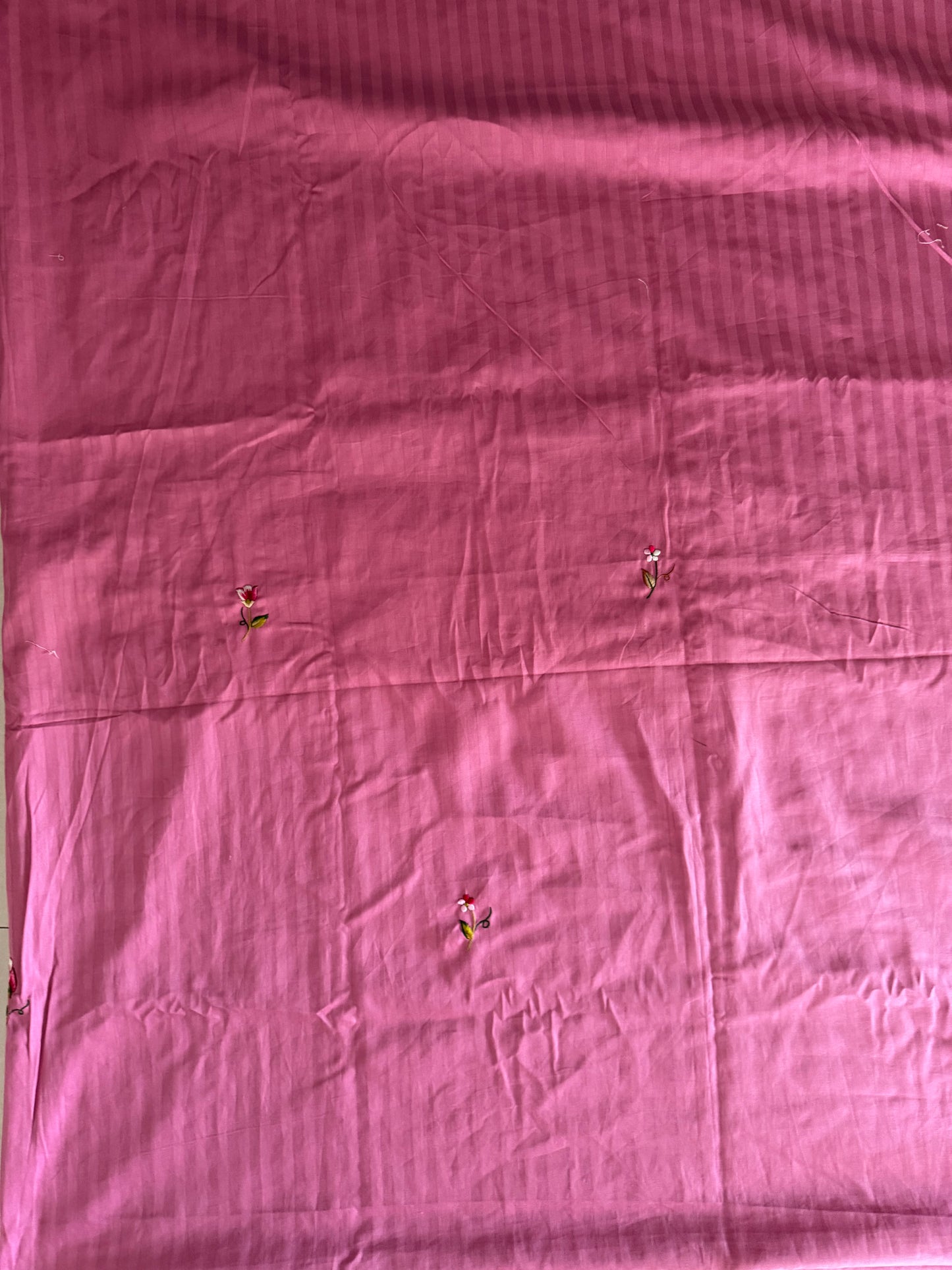 Pink super king size embroidered bed cover with 2 pillow cases