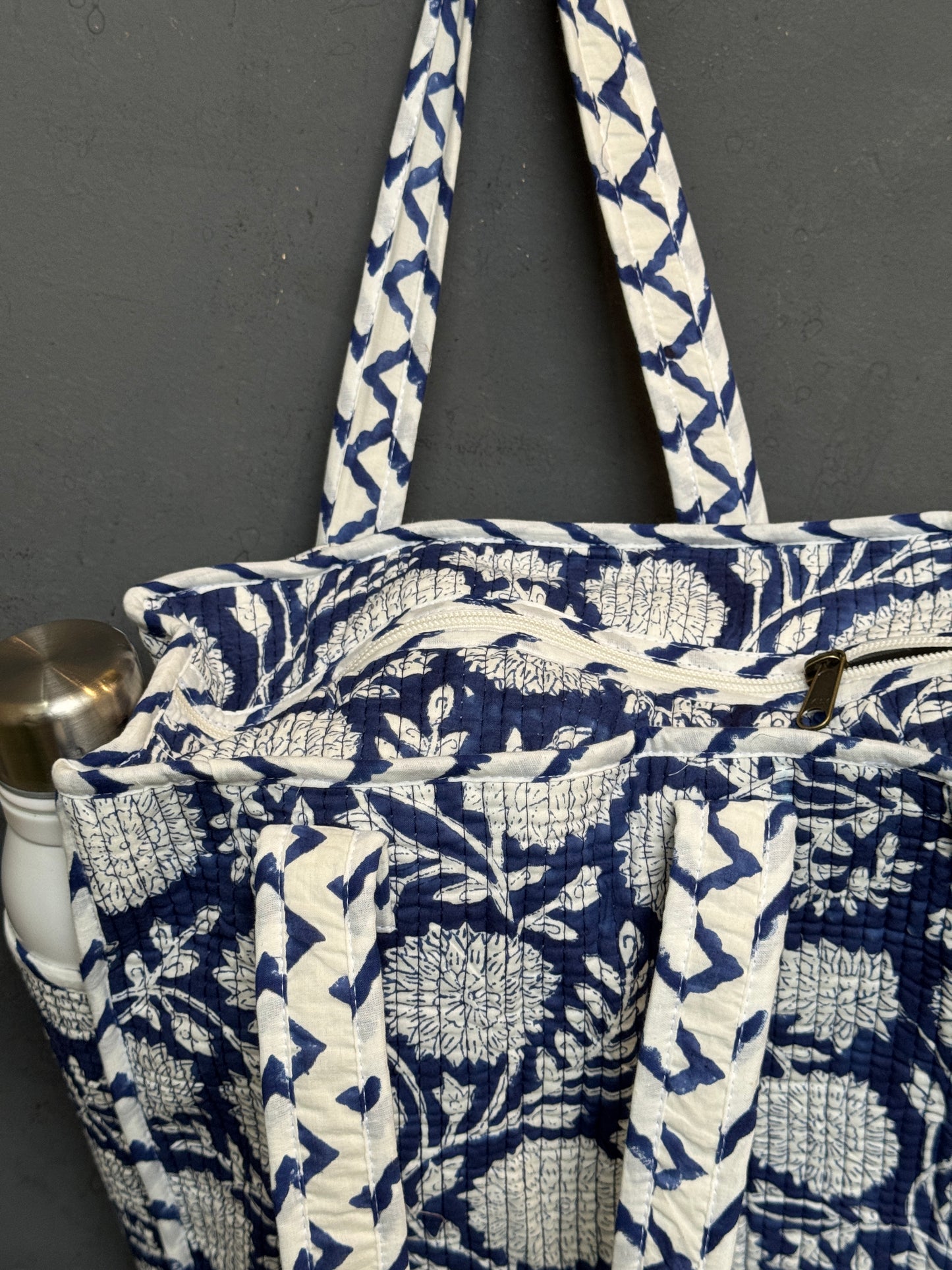 Lunch bag in hand block printed cotton with zipper closure