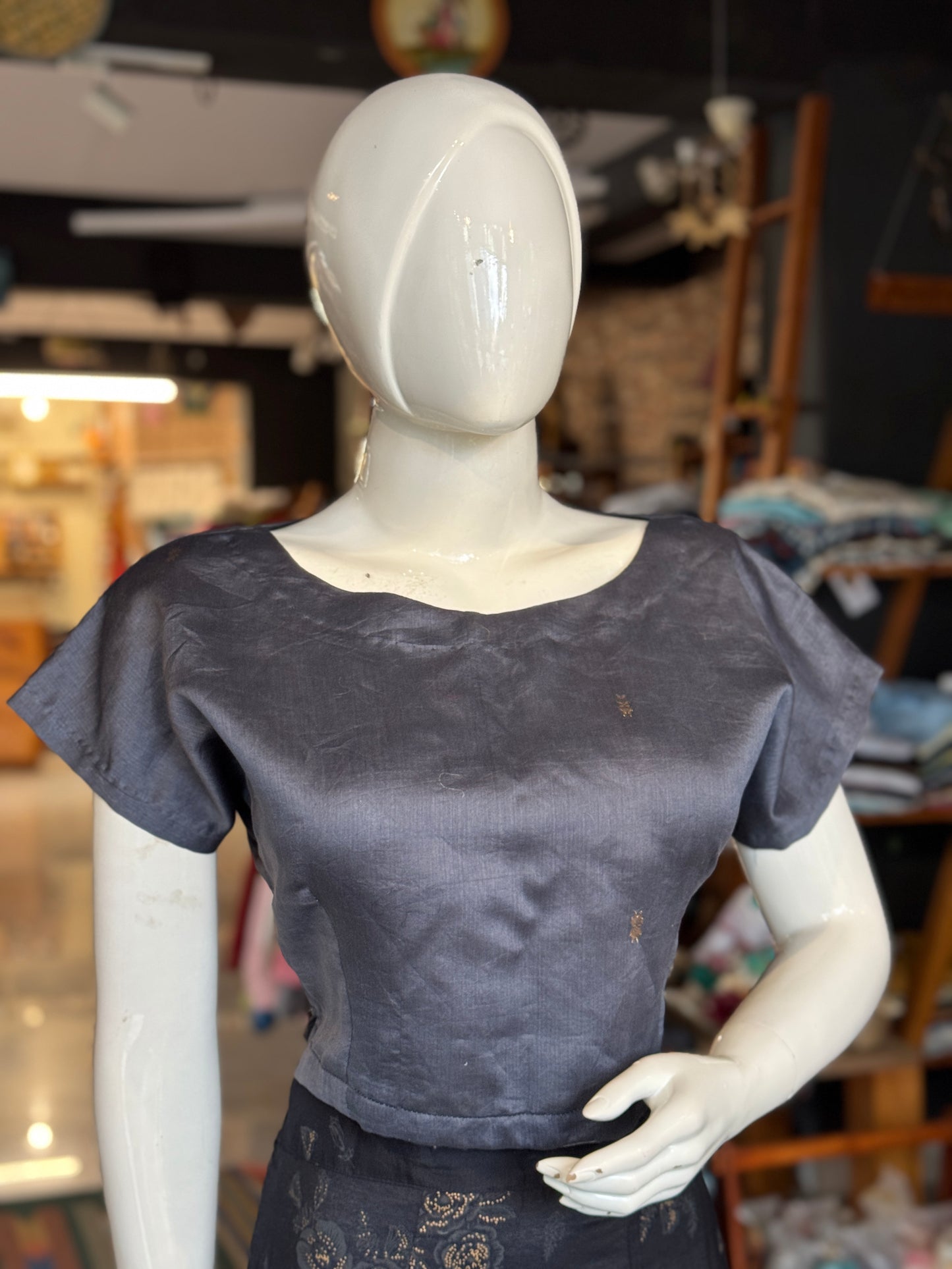 Shoulder sleeves crop top in grey Maheshwari handloom silk cotton