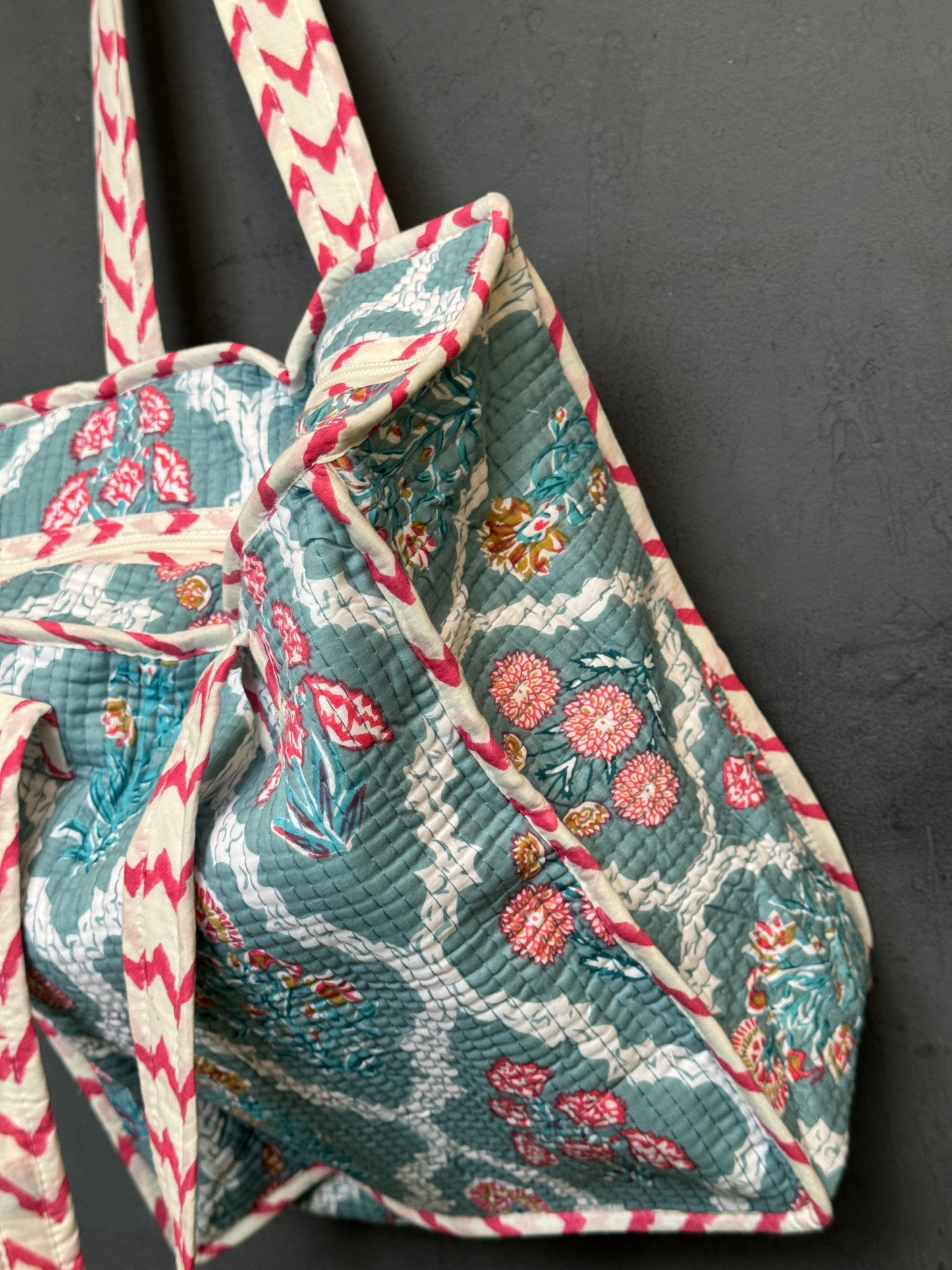 Lunch bag in hand block printed cotton with zipper closure