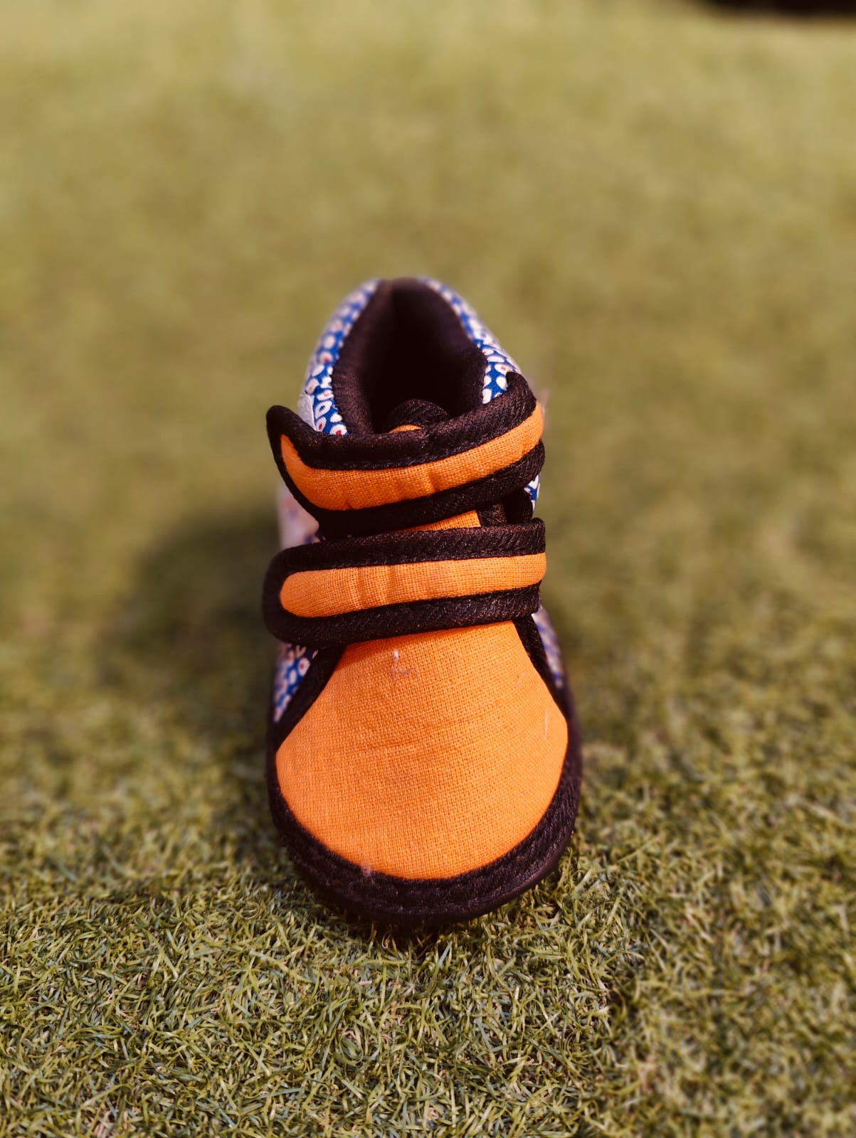 Toddlers colorful squeaky shoes - multiple designs