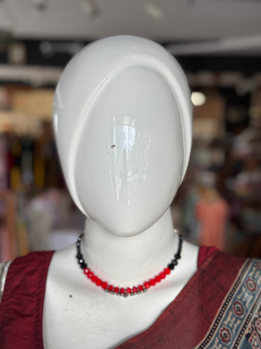 Red and black beads necklace with tiny flowers drops and earrings set