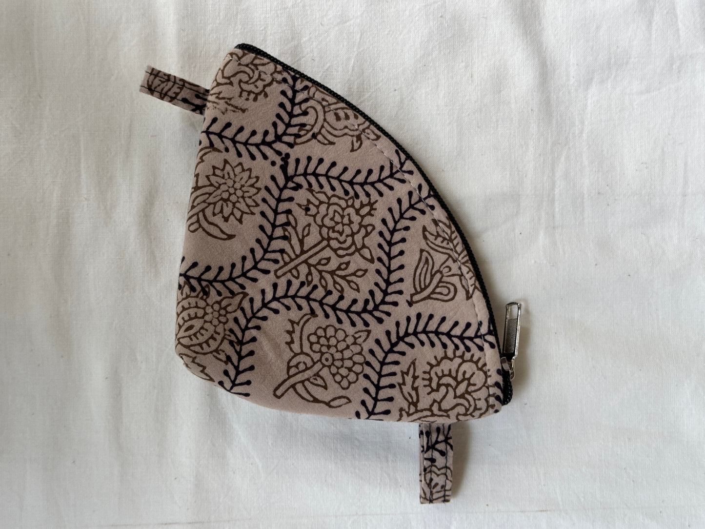 Pizza slice handwoven fabric pouch with zipper closure