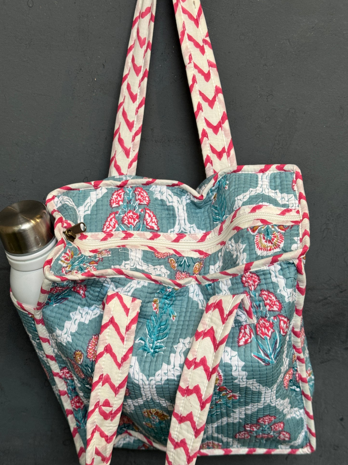 Lunch bag in hand block printed cotton with zipper closure