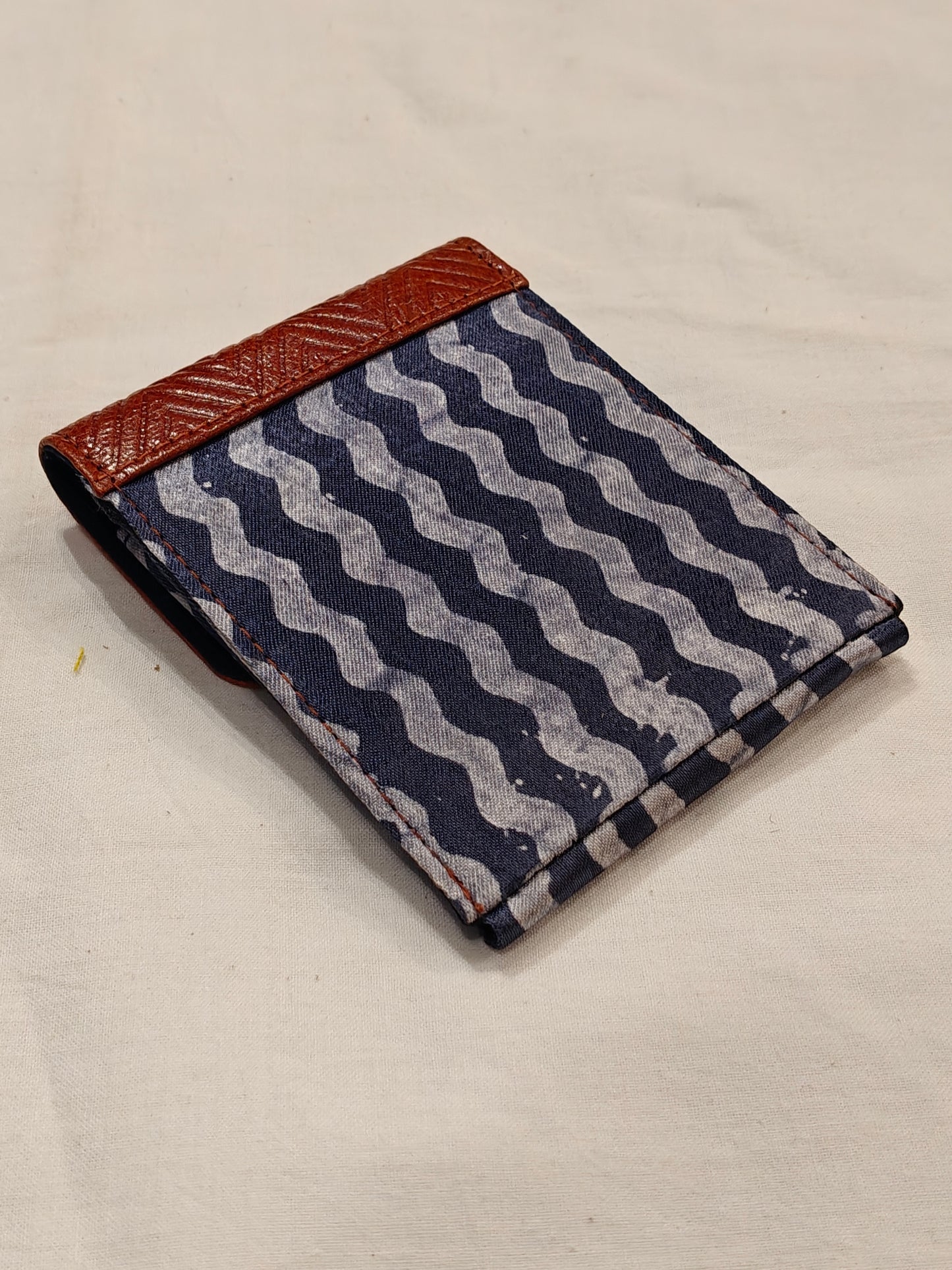 Cards and cash holder with 3 pockets - handcrafted fabrics and leather based