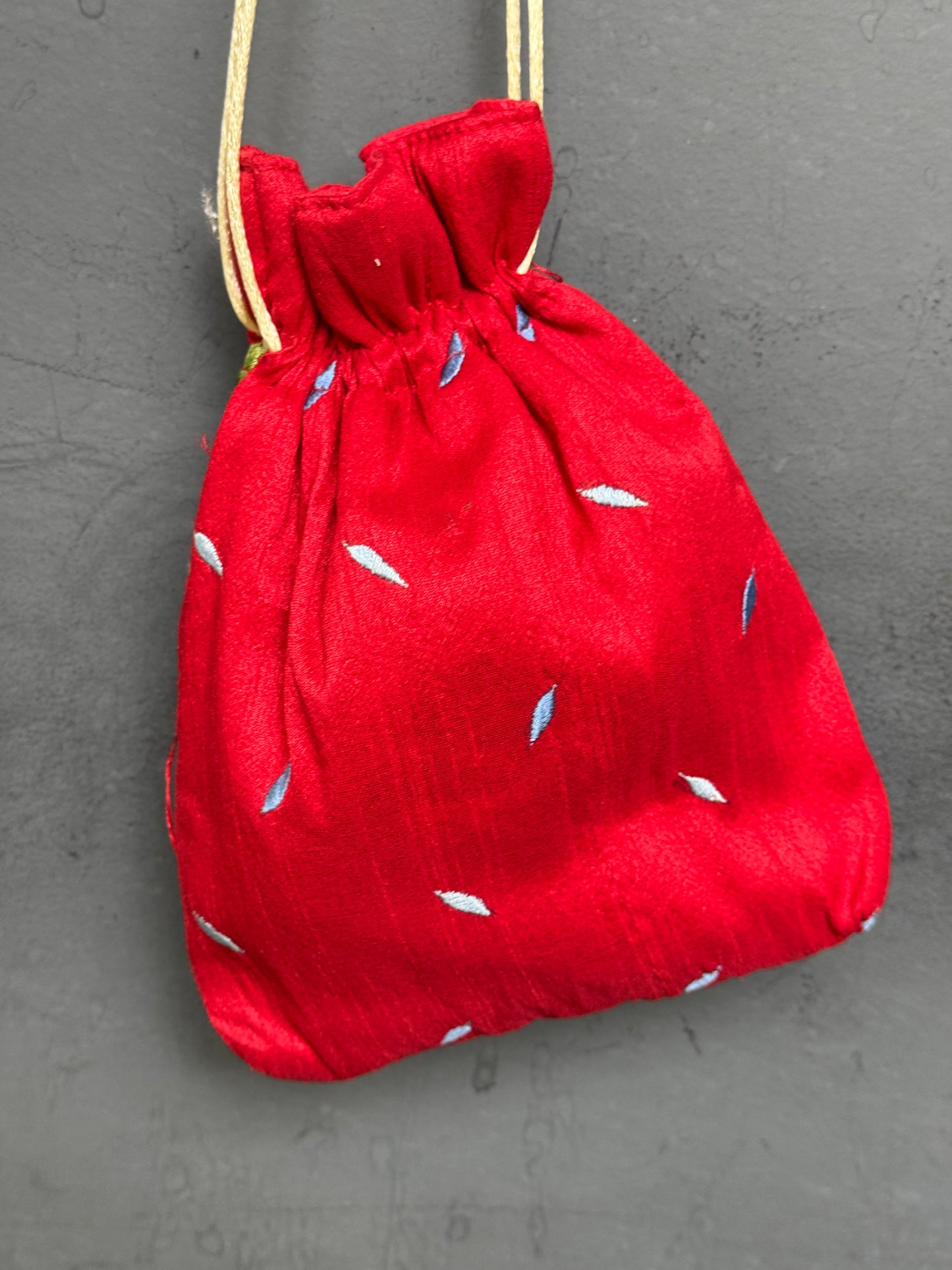 Art silk 9x7 inches potli with machine embroidery