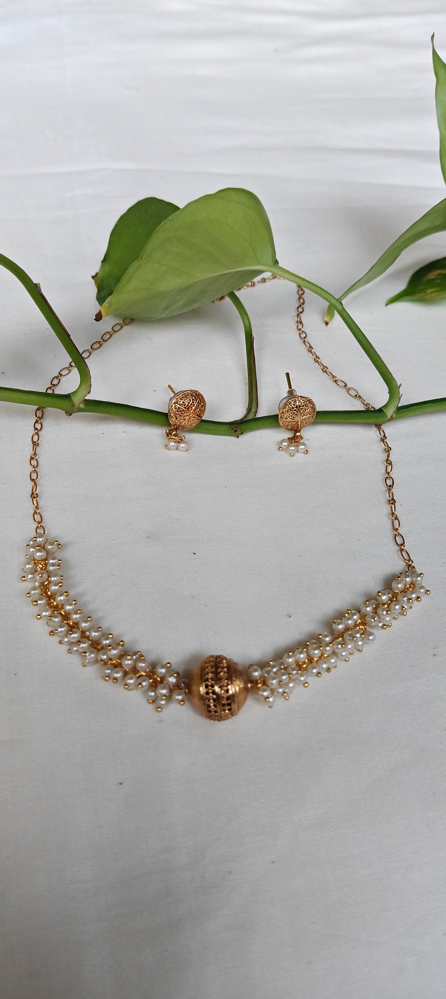 Pearl neckpiece with metal ball at the center with earrings set