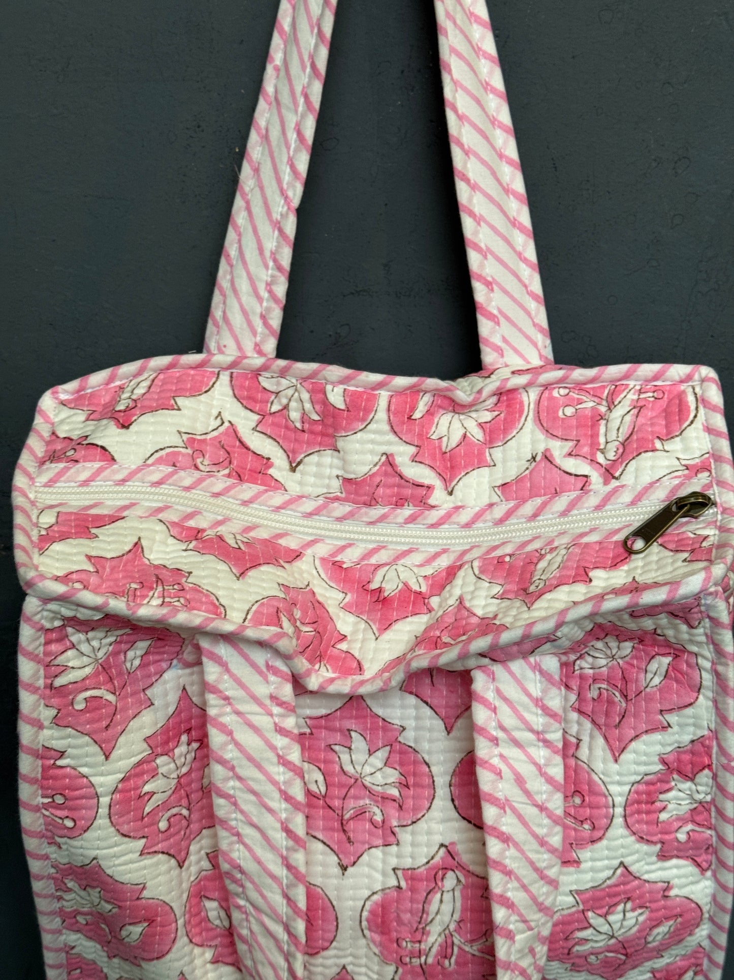 Lunch bag in hand block printed cotton with zipper closure
