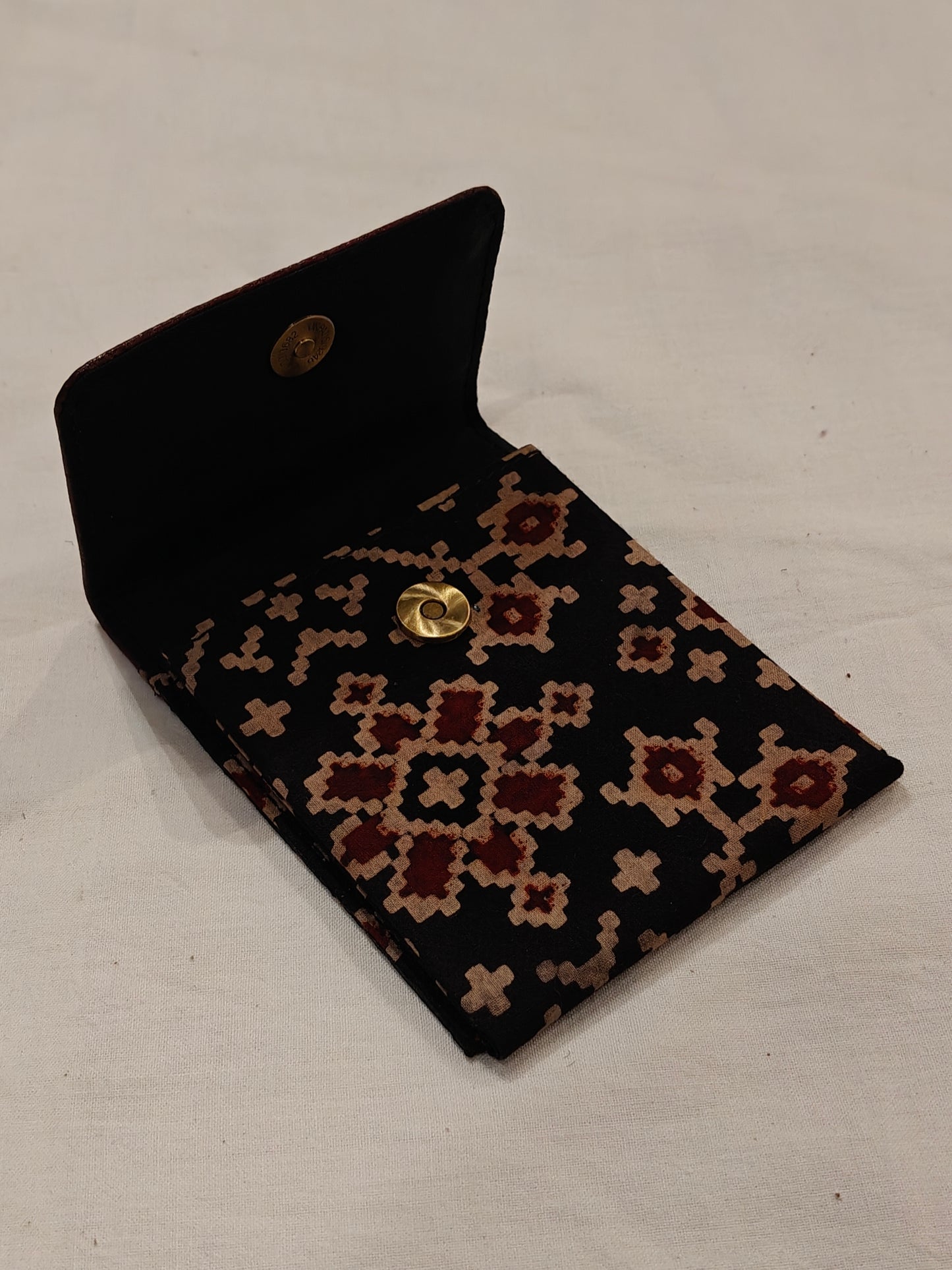 Cards and cash holder with 3 pockets - handcrafted fabrics and leather based