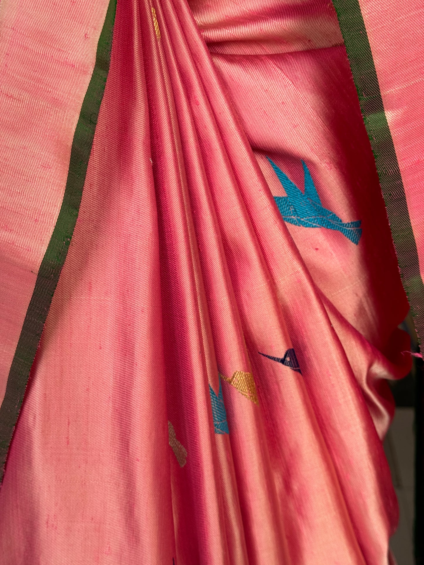 Trendy look Peach pink Dupion pure silk twill weave handwoven Gadwal without border saree with unstitched blouse