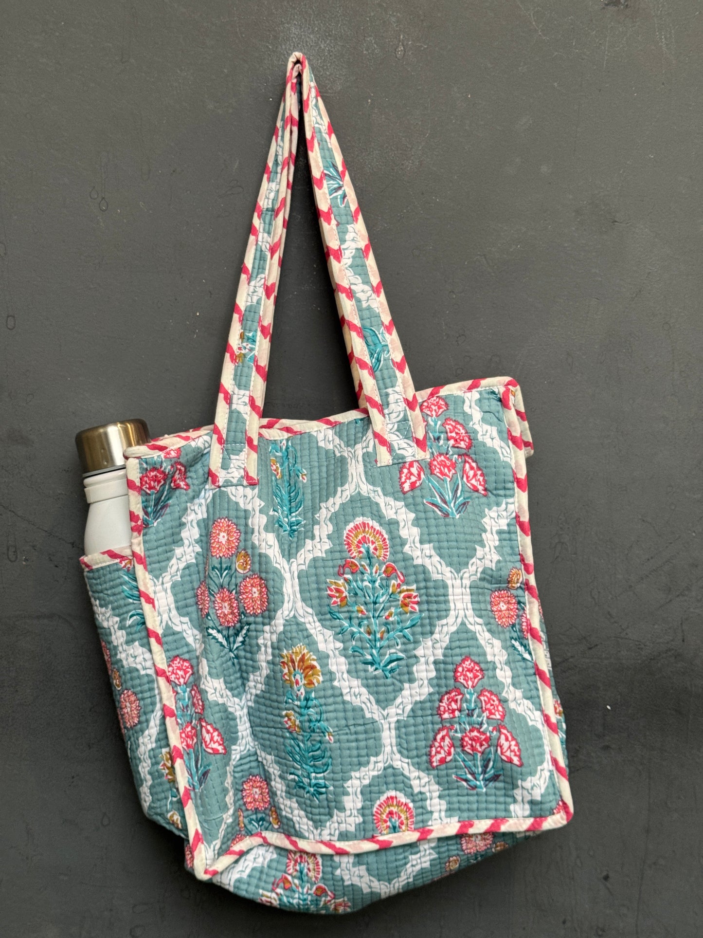 Lunch bag in hand block printed cotton with zipper closure