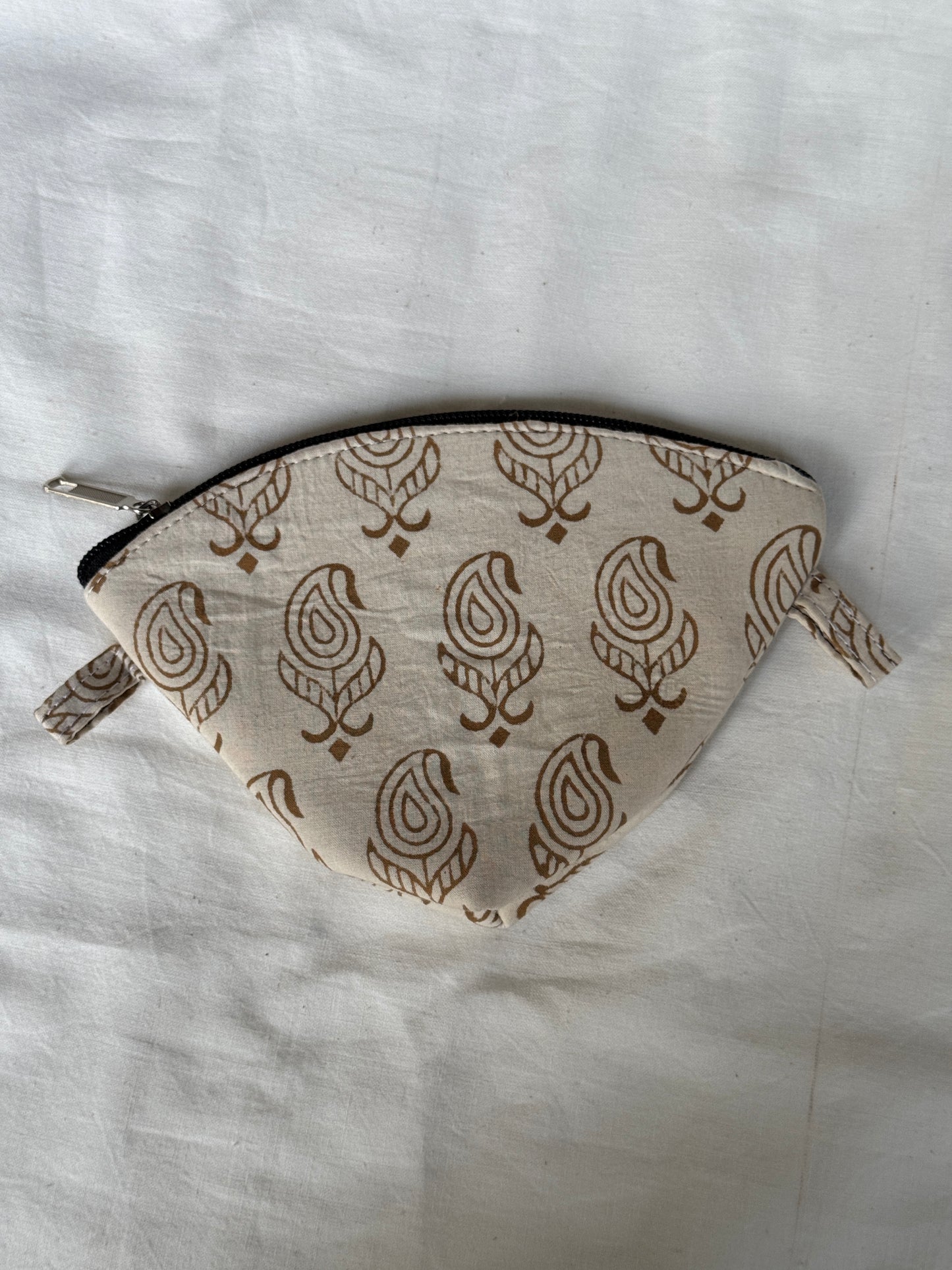 Pizza slice handwoven fabric pouch with zipper closure