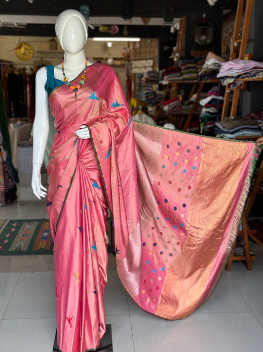 Trendy look Peach pink Dupion pure silk twill weave handwoven Gadwal without border saree with unstitched blouse
