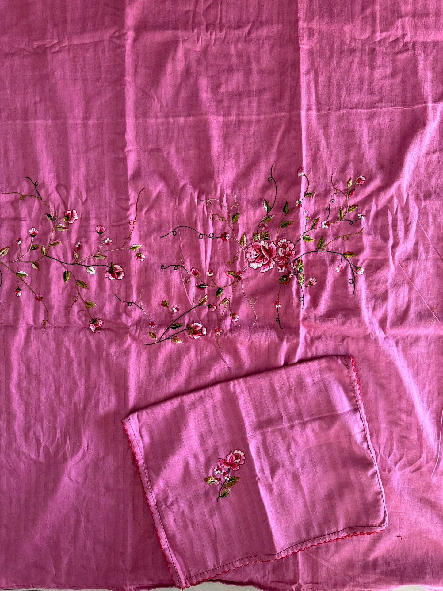 Pink super king size embroidered bed cover with 2 pillow cases