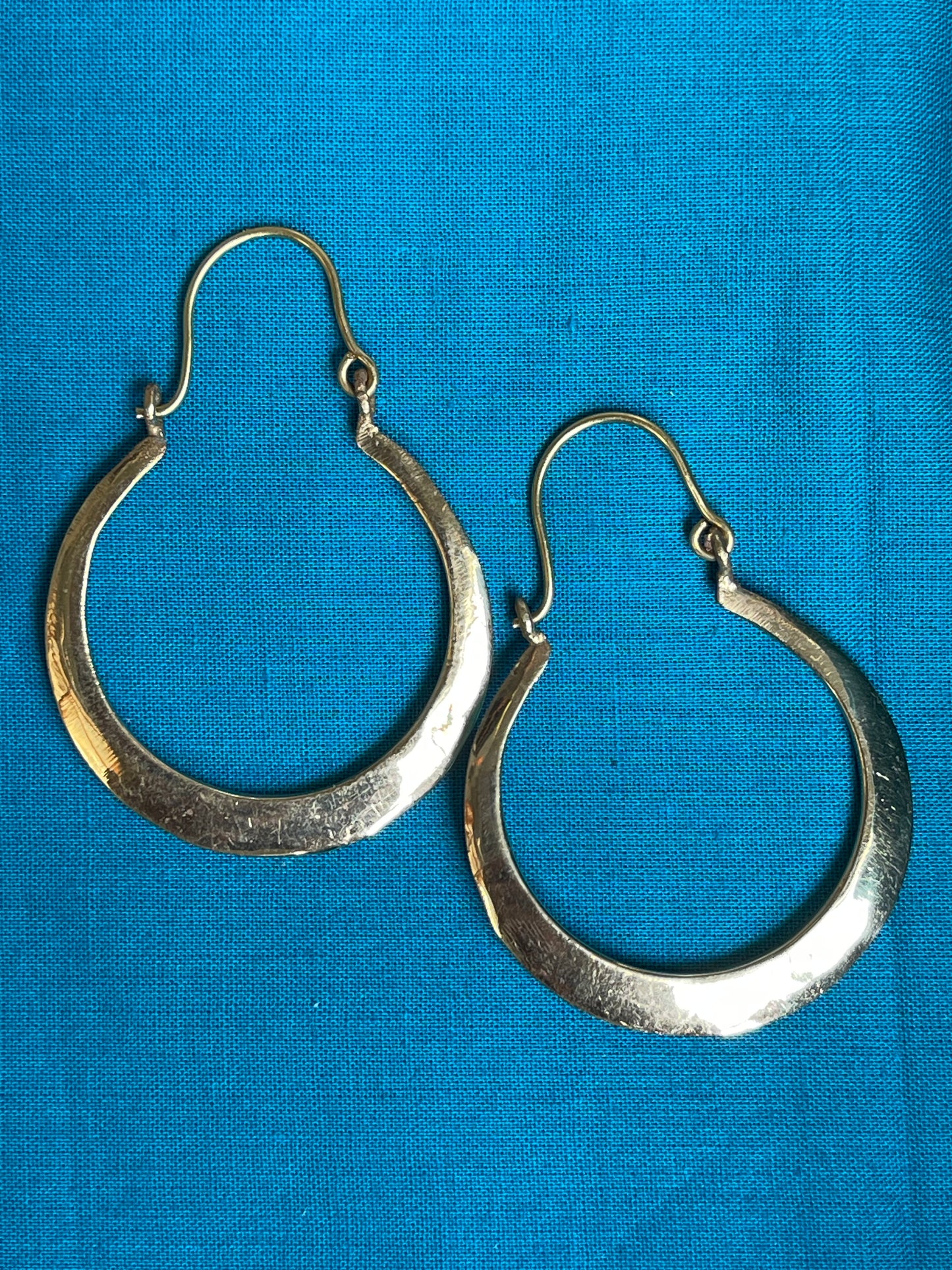 Circle outline - brass hoops earrings