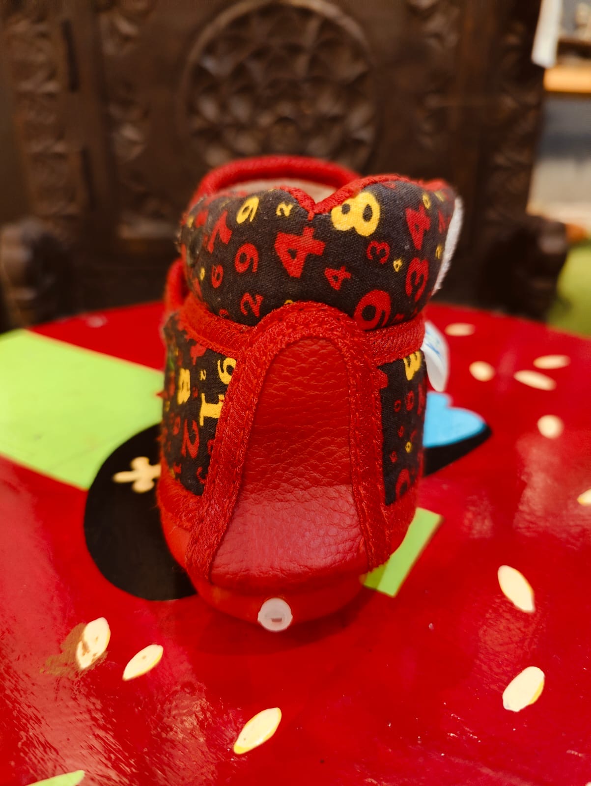 Toddlers colorful squeaky shoes - multiple designs