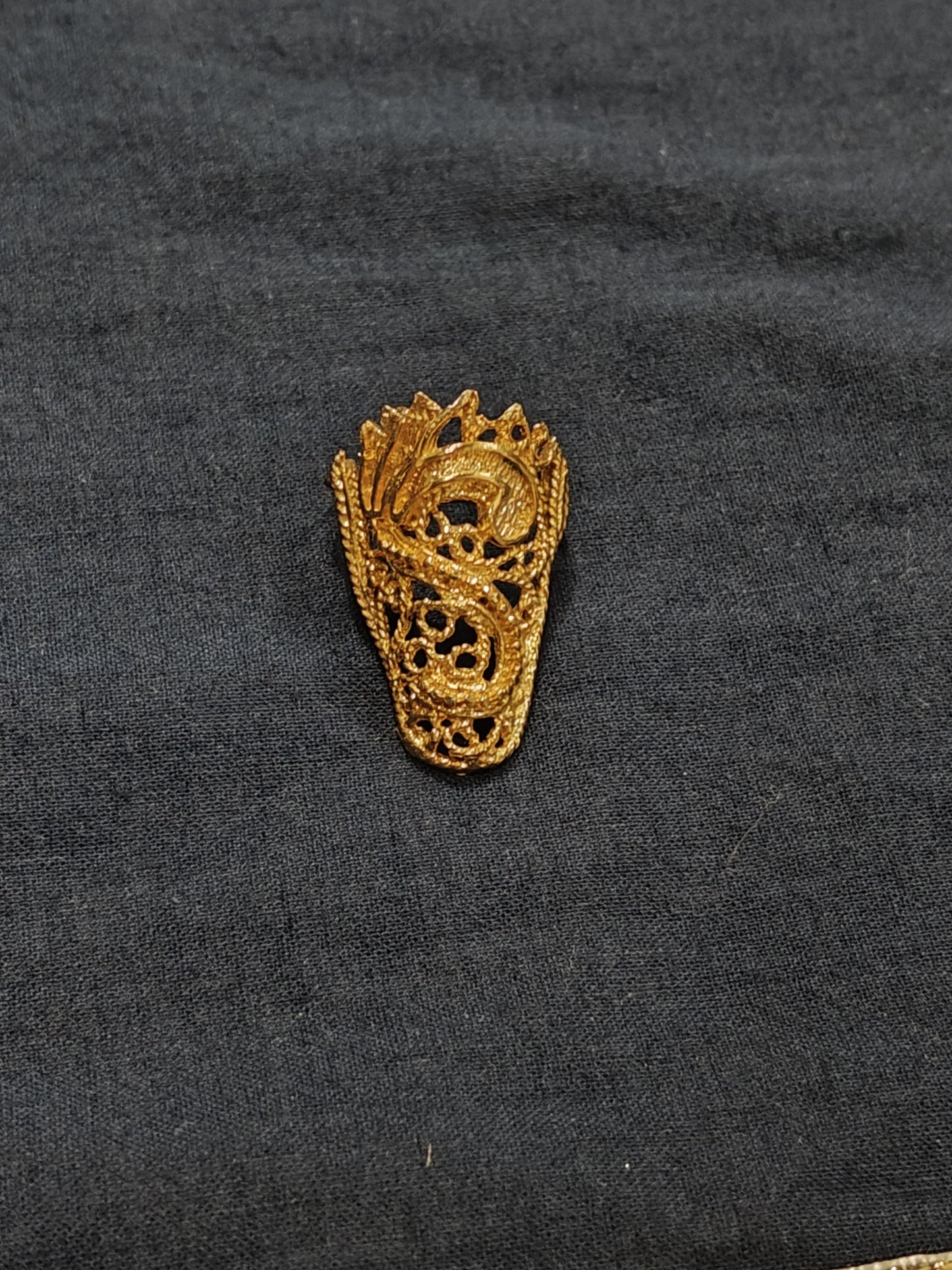 Gold clip on finger nail rings - set of 8 beautiful nail caps