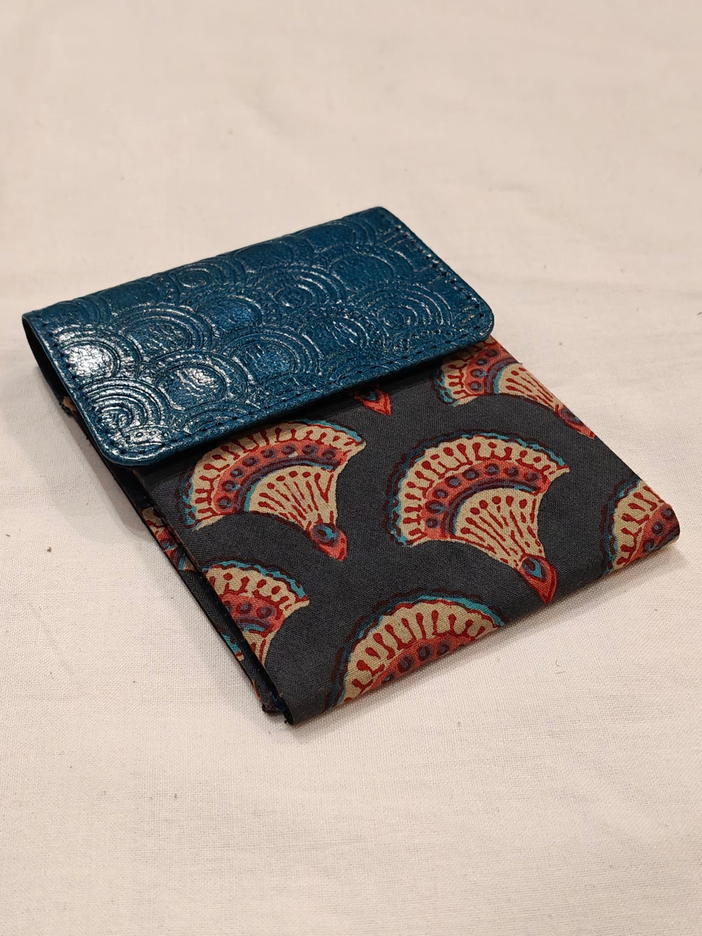 Cards and cash holder with 3 pockets - handcrafted fabrics and leather based