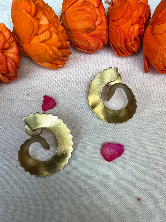 Pencil shavings spiral stud earrings made of copper and brass