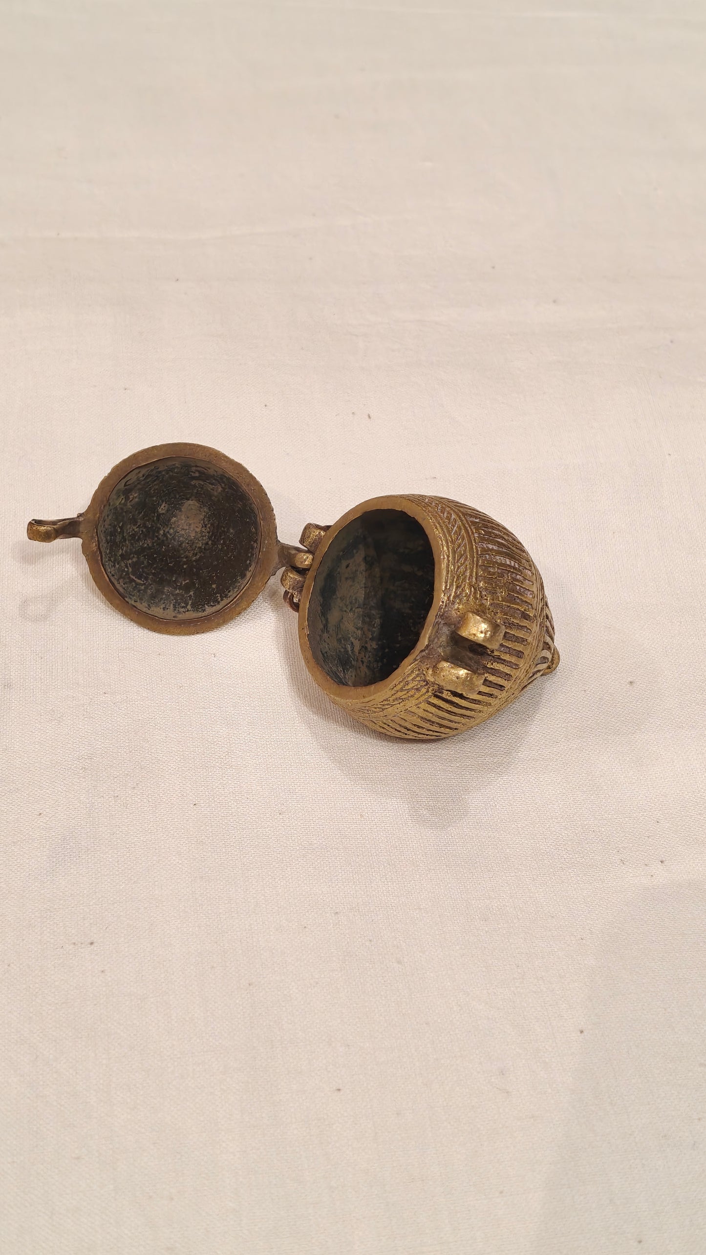 Small brass coin round box - Handcrafted brass decor