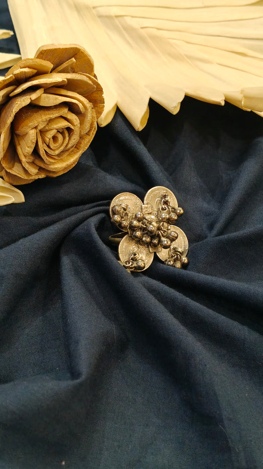 Finger ring made of four 25 paisa coins