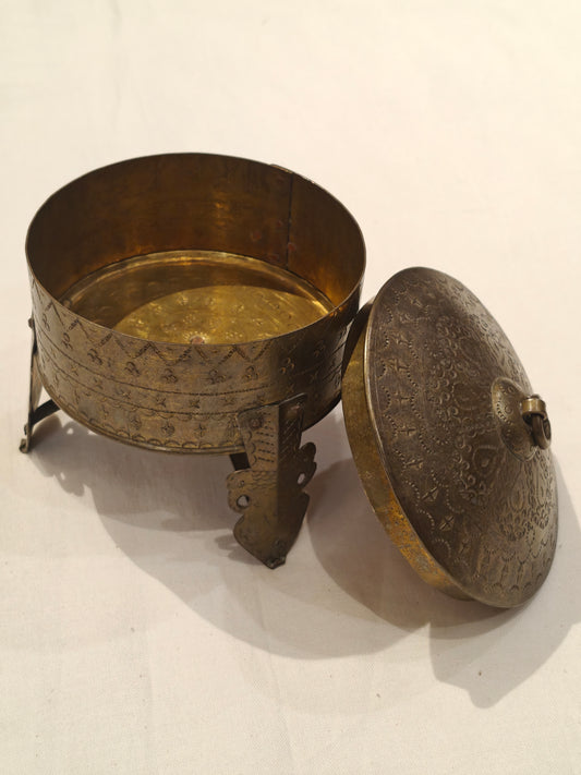 Brass container box with a lid and 3 legs - hand hammered, handcrafted product