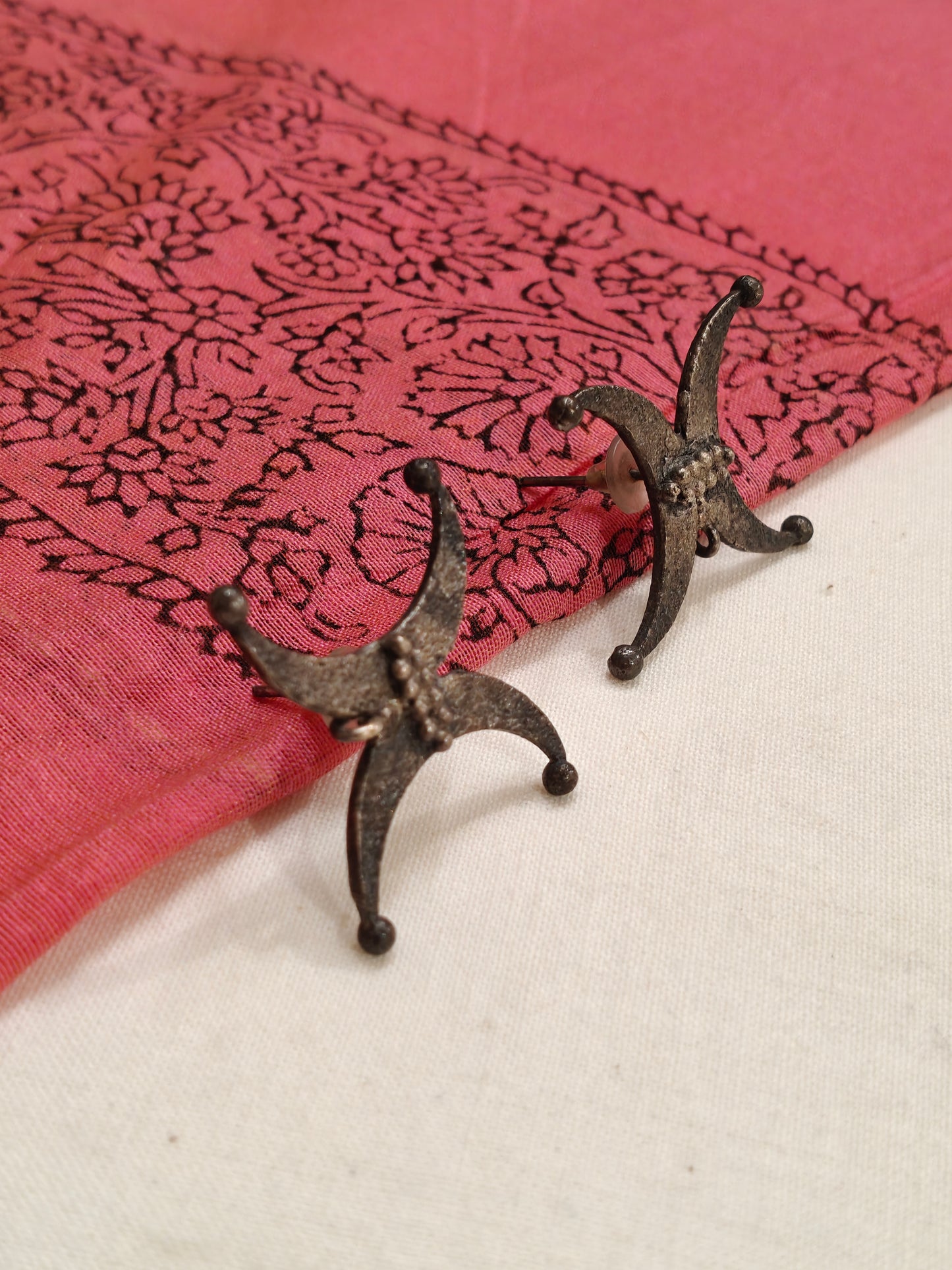 2 Crescent moons / puli goru studs - Earrings