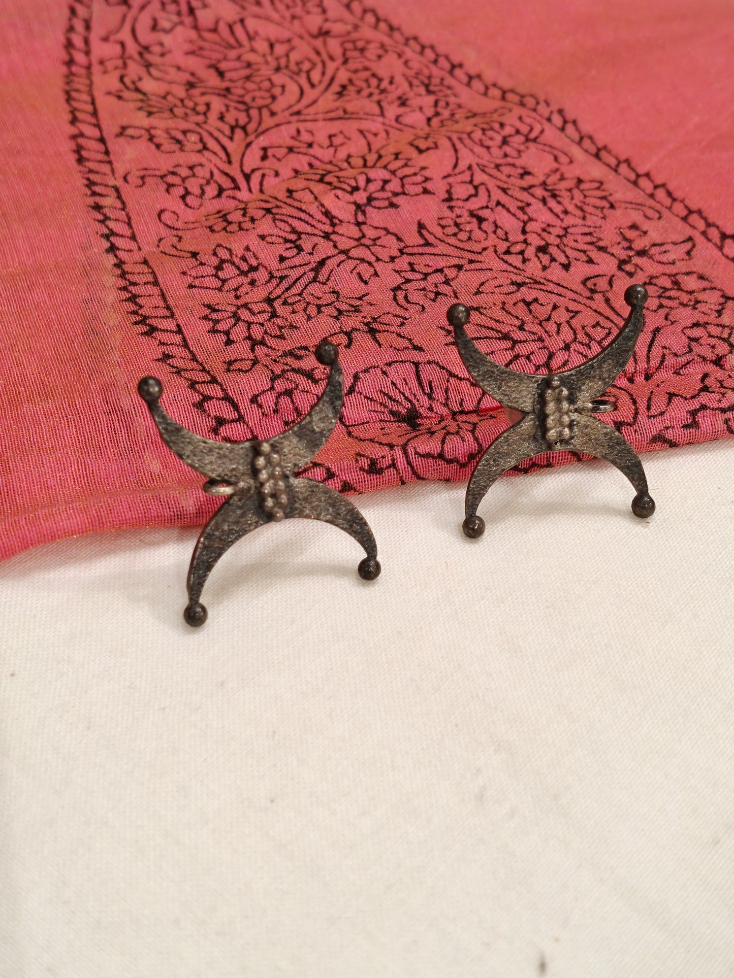 2 Crescent moons / puli goru studs - Earrings