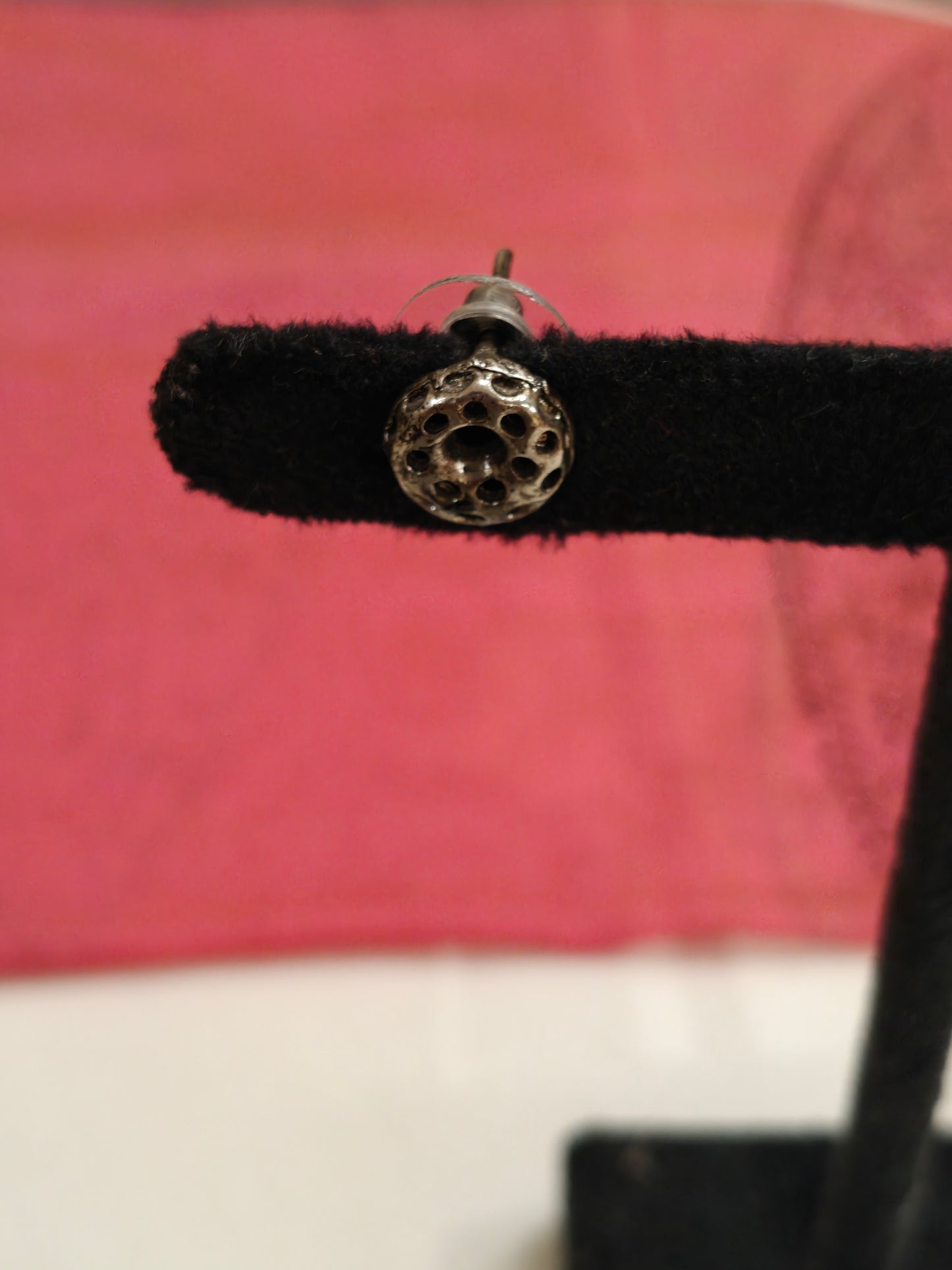 Round button studs with leaf design