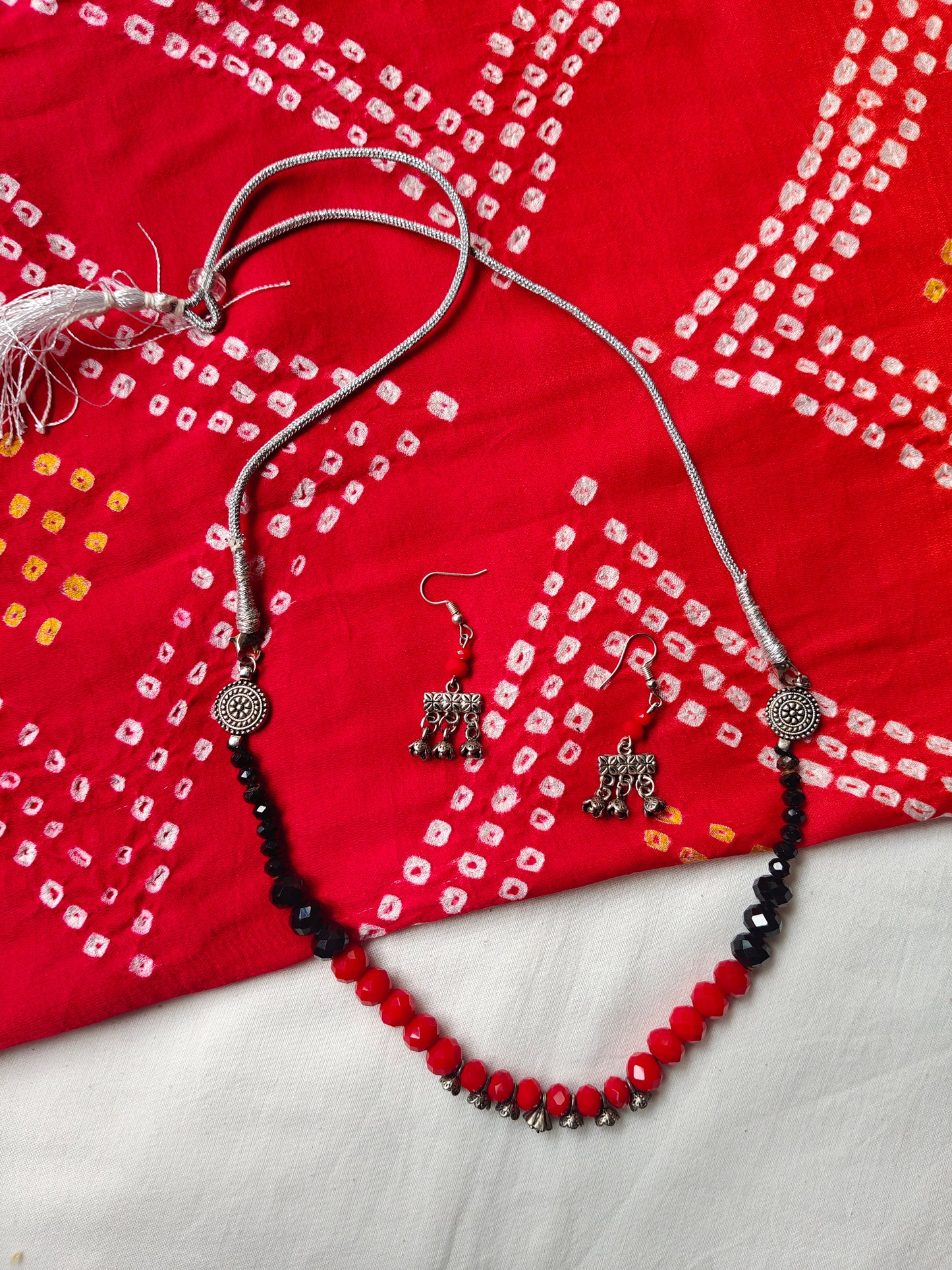 Red and black beads necklace with tiny flowers drops and earrings set