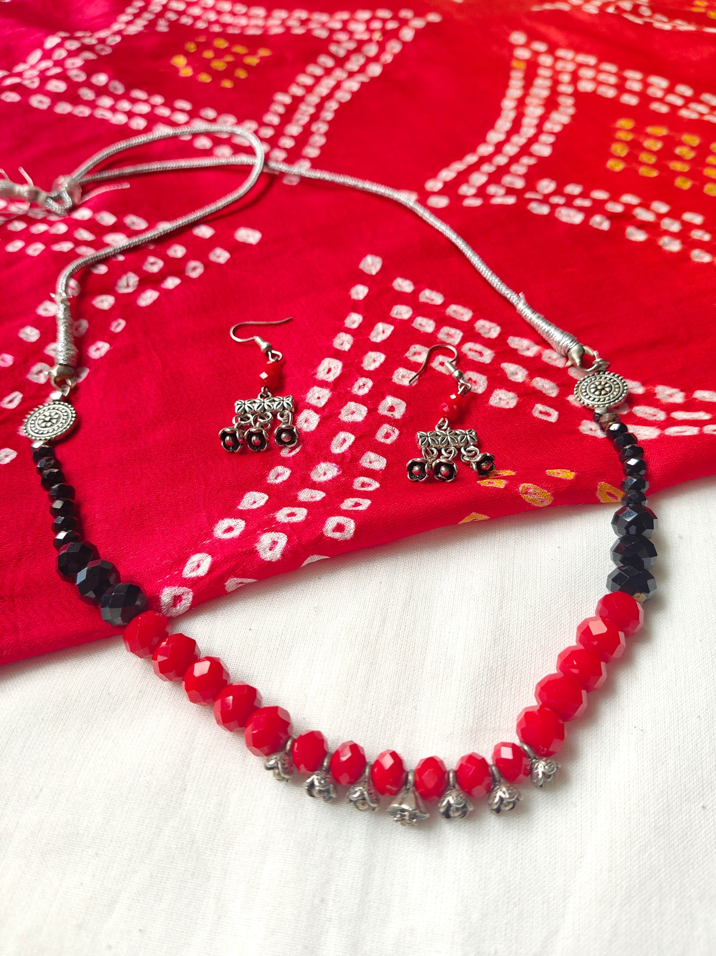 Red and black beads necklace with tiny flowers drops and earrings set