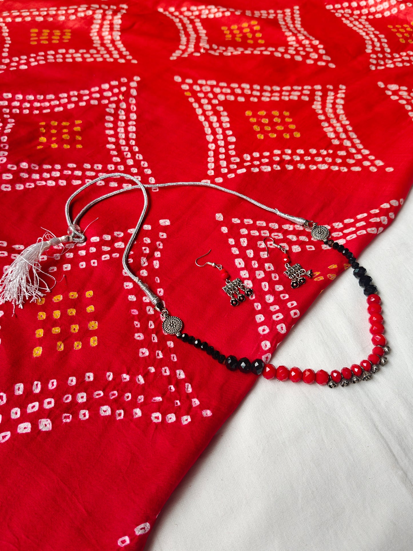 Red and black beads necklace with tiny flowers drops and earrings set