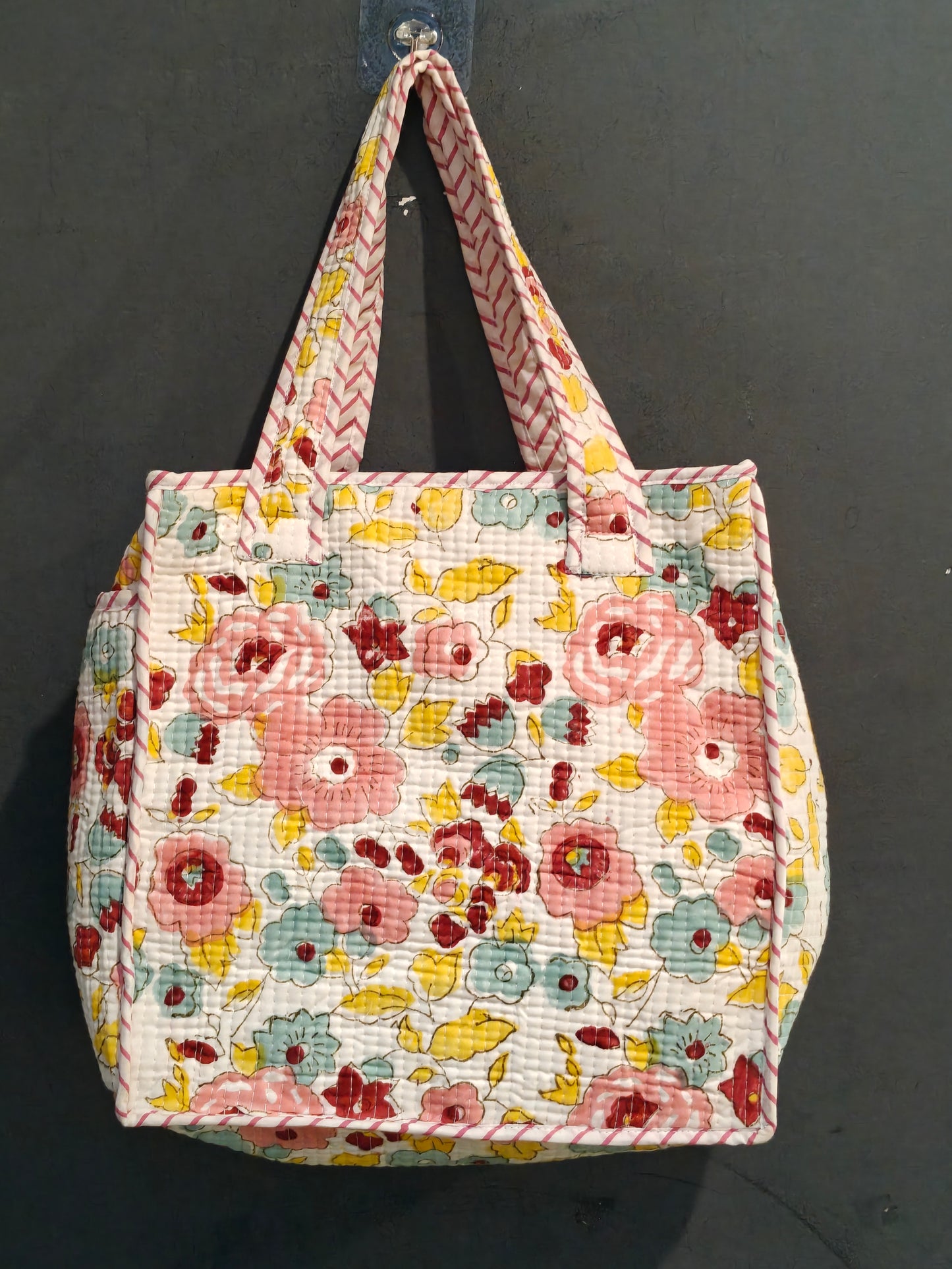 Lunch bag in hand block printed cotton with zipper closure