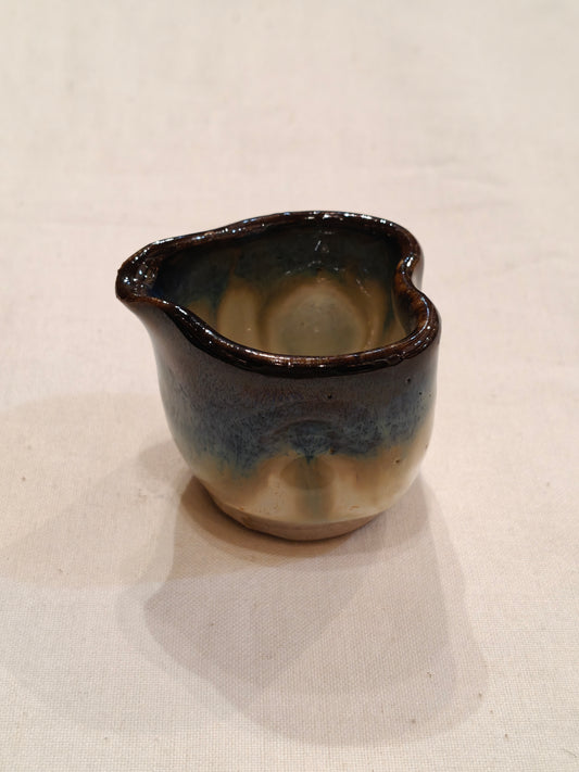 Pourer in handcrafted ceramic