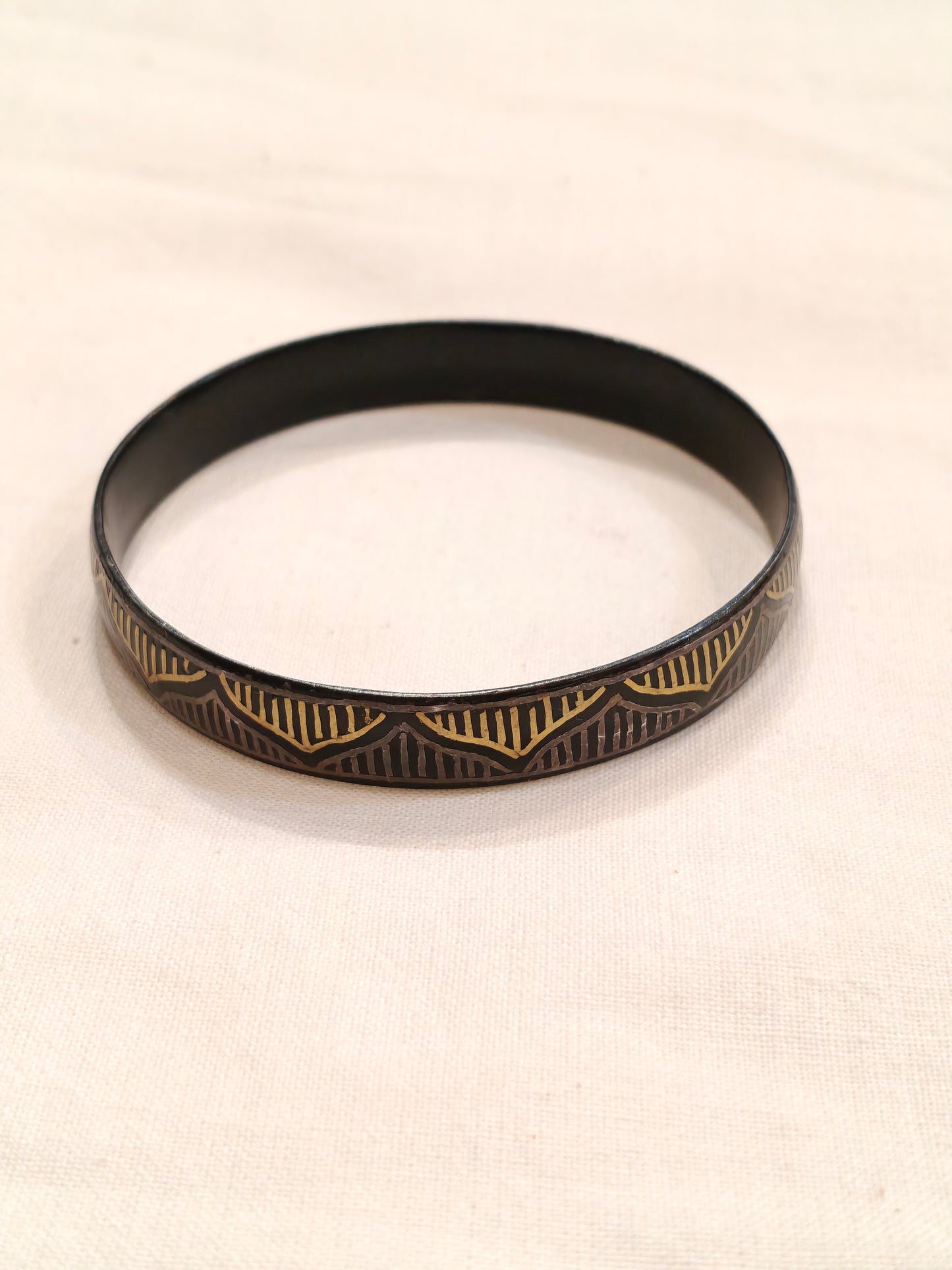 Black bidri style silver inlay bangle with golden and silver dome patterns - single