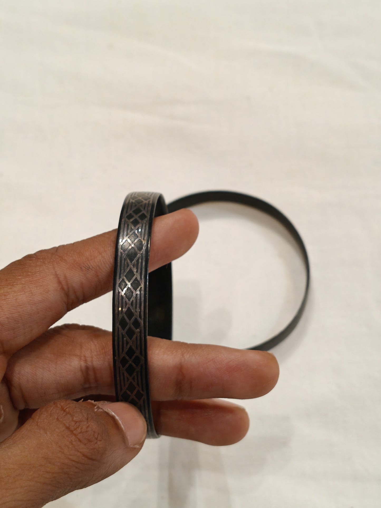 Black bidri silver inlay bangle with rhombical designs - single