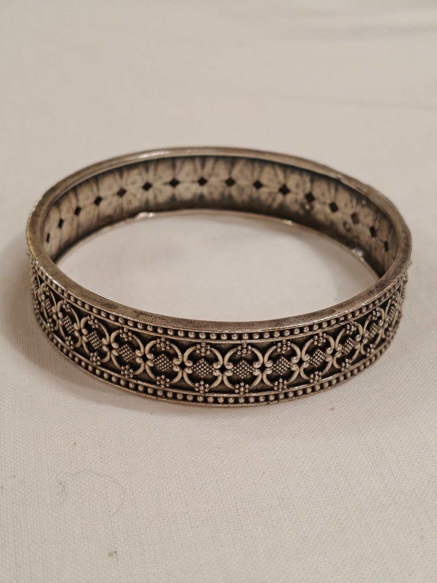 Silver oxidised non-openable bangle kada